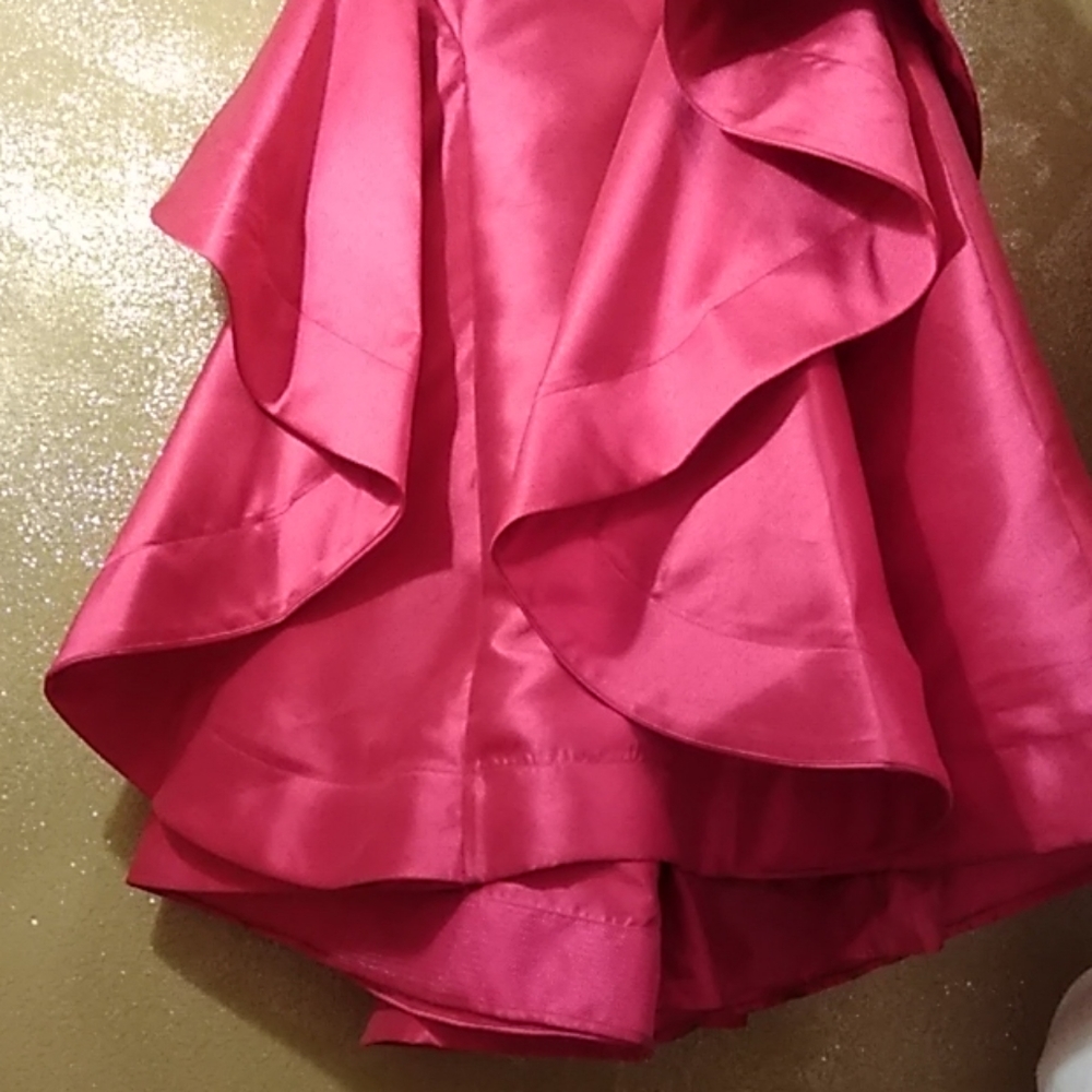 Gown - Picture 3 of 4